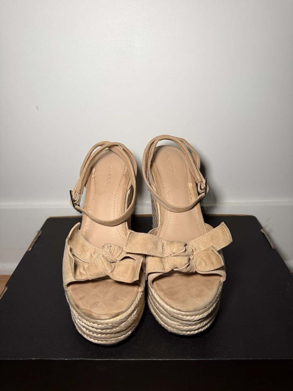 Kendall + Kylie Gwenn Wedge Size 7 M Nude Suede Bow Espadrille